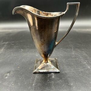 Meriden international Silver 280 Creamer Pitcher silver plate